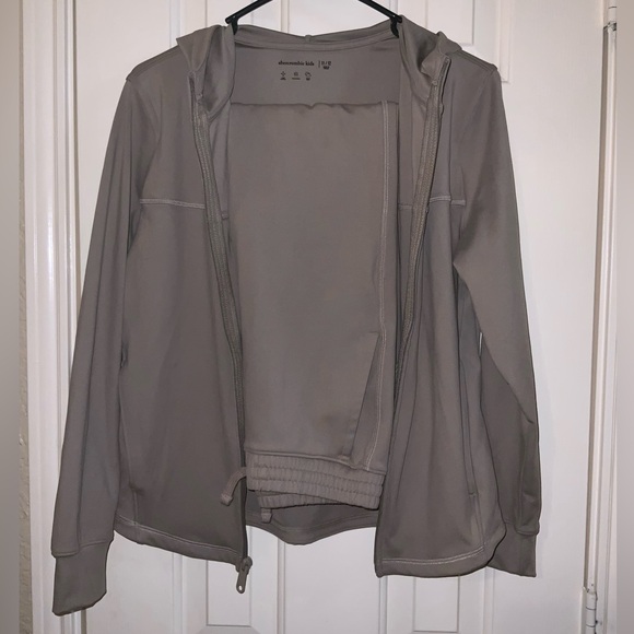 Boys Abercrombie Performance Gear Set in Taupe Size 11/12 - Picture 10 of 11